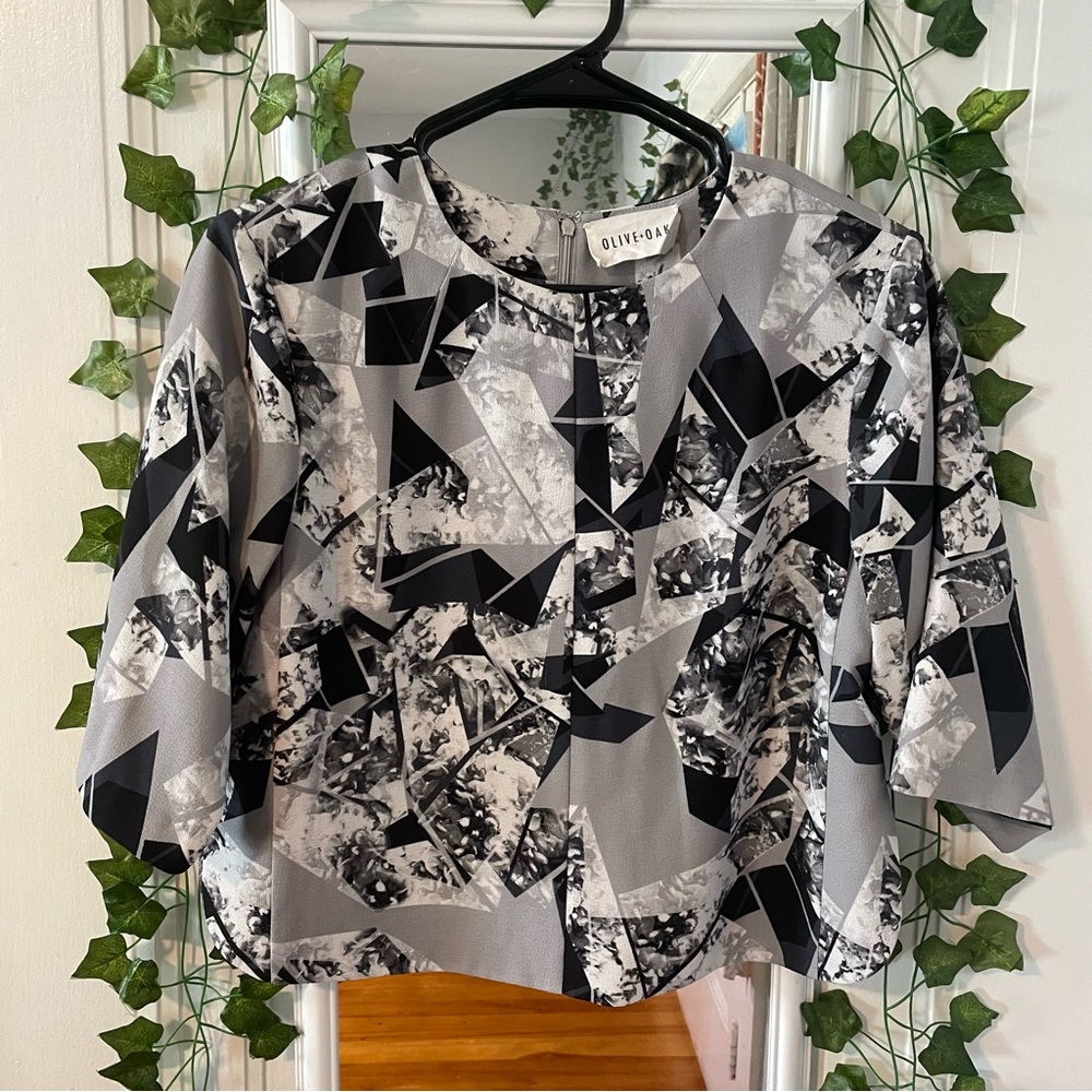 Olive + Oak Geometric 3/4 Sleeve Top